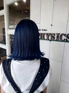 ネイビーブルーカラーの外ハネスタイル - PHYSICS掲載