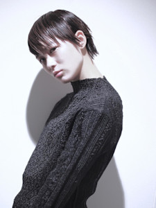 くびれヘアアプリコットオレンジ夏ハイライトカラー黒髪ショート - KOKO 本八幡掲載