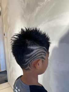 学生カット×バリアート - hairmake＆design Axe-l掲載