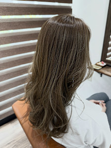 ハイライトでロングに軽さと柔らかさ - センター北 美容院 lea/1 HANARE掲載