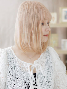外国人風ホワイトブロンド切りっぱなしボブディ　パールベージュ - COVER HAIR & SPA bliss【カバーヘア アンド スパ ブリス】浦和/浦和西口店掲載