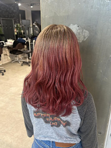 ベージュ×柔らかレッドのルーツカラー - miu by KENJE掲載