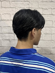 ナチュラルなセンターパートスタイル - グレイスフルバーバー プラチナム掲載