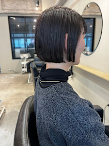 首元スッキリ。大人かわいい刈り上げミニボブ。