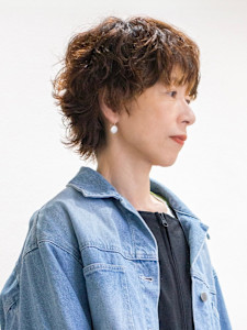 大人パーマショートヘア