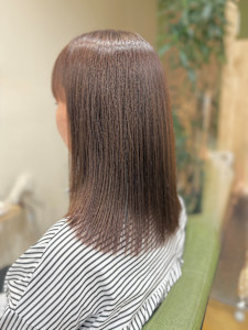 【しなやかに艶めく】上品なナチュラルストレート