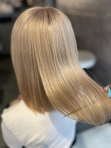 《三宅悠斗》ミルクティーベージュ/ブリーチ/大宮 - elu by lovis掲載