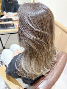 ハイライト履歴を生かしたグラデーションカラー - 半個室型美容室 Sourire 春日千歳町店掲載