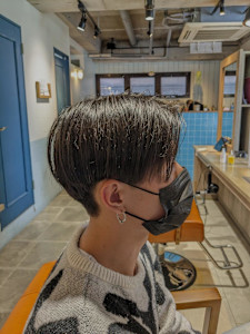 センターパート - Alushe 原宿 韓国レイヤーカット/エクステ/シールエクステ/ブリーチ掲載