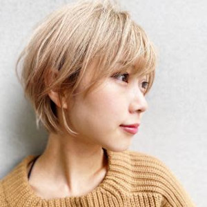 　 ハイトーンショートボブ