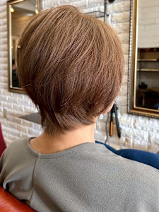ショートマッシュ レイヤーカット 明るめベージュ 40代 - atelier mim掲載
