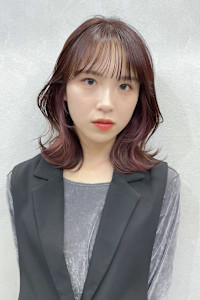 ひし形フォルムで魅せる、くびれミディアムレイヤー - TOP SHAPE掲載