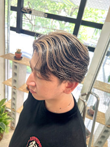 メンズハイトーン/センターパート/ハイライト