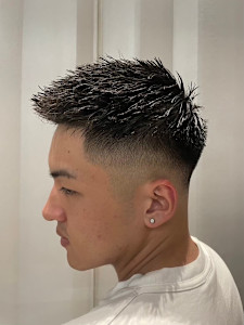 フェザーアップ - ヒロ銀座バーバーショップ難波店掲載