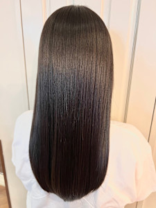 シンプルで上品なストレートスタイル