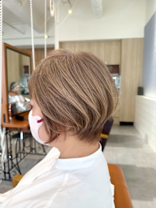 白髪ぼかしショートスタイル - LINKS 東戸塚店掲載