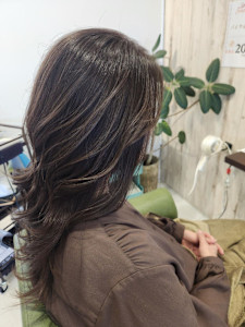 白髪ぼかしハイライト×レイヤーカット - becel by THETA 川越店掲載