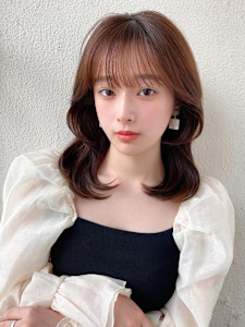 2wayバングでイメチェン顔まわりレイヤーのくびれヘアが人気
