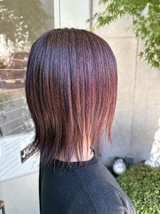 白髪を隠さない最新ハイライトヘアの魅力 - EMU international 春日部本店掲載