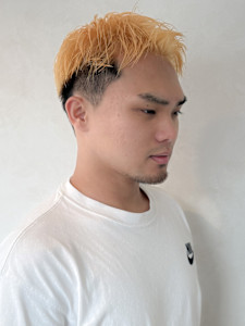 【メンズ スパイキーショート×ハイトーンカラー】