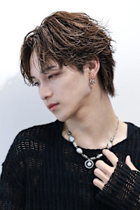 フェザーセンターパート - LIPPS hair 立川【リップスヘアー】掲載