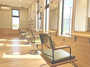 B's amor 春日井市民病院前店【ビーズ アモール】(ビーズアモール カスガイシミンビョウインマエテン)