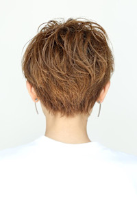 ミセスの明るめベリーショート