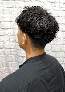 朝のセットが楽になるクセ毛風パーマ！ - グレイスフルバーバー プラチナム掲載