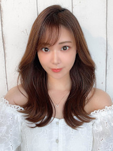 大人かわいいくびれヘアセミロング × ミルクティーベージュ