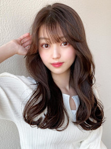 大人かわいいくびれヘアセミロング × ミルクティーベージュ
