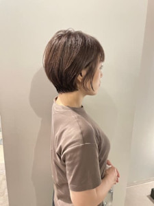 白髪ぼかしでも可愛く！秋のボブショート（３０代４０代５０代） - ZA/ZA 神楽坂掲載