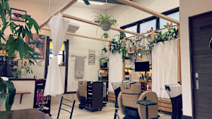 見崎美容室(ミサキビヨウシツ)