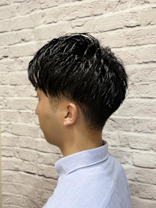 ツーブロックナチュラルアップバングショート - グレイスフルバーバー プラチナム掲載