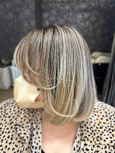 【大人の魅力を引き出す】ベージュ×ナチュラルハイライト