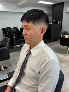 バーバービジネスクロップミドルスキンフェード/渋谷/代々木 - INTRO . by Fi-Ne 渋谷【イントロ バイ フィーネ シブヤ】掲載