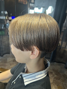 前下がりショート　ミルクティー