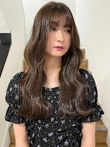 オリーブブラウンロングレイヤー前髪ぱっつん - YOKE掲載