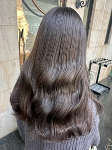 【natsuki】赤みをしっかりとって綺麗なグレージュに！ - LAGOON 原宿/表参道 美髪カラー 髪質改善専門店掲載