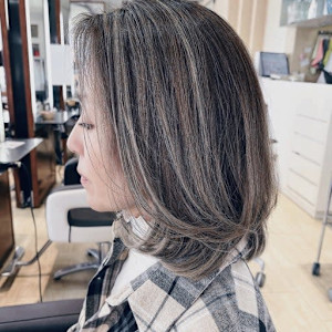 ミディアムレイヤー　白髪ぼかし　ハイライト