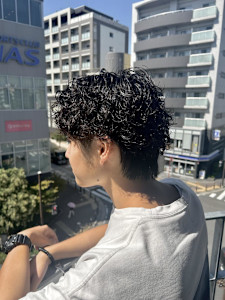 【大人気】シャドウ×ツイストスパイラルパーマ - CØDE by KENJE掲載