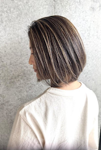 白髪ぼかしのハイライト/髪質改善/前下がりボブ
