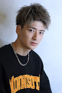 メンズカット　アップバング　ハイトーン　メンズショート