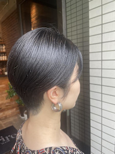 耳かけハンサムショート