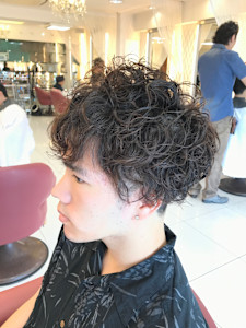 好印象メンズパーマ波巻きツイスパセンターパートナチュラル - QUALIS 上福岡店掲載