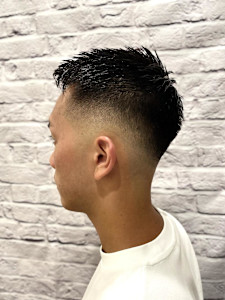 スキンフェードアップバングショート - グレイスフルバーバー プラチナム掲載