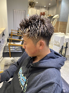 島田叶夢　メッシュ×スパイキーショート