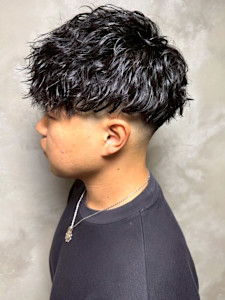 ツイストスパイラルパーマ ツーブロック マッシュ フェード - 全室完全個室 THIS IS BARBER 4th掲載