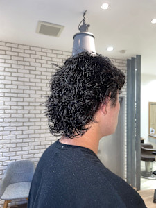 動きとボリュームを出すスパイラルパーマ【三軒茶屋】