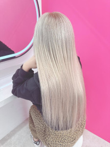 バチバチ透明感！！ツヤ神ホワイトロングヘア！ - Rosa..5Hair掲載