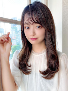 大人かわいいくびれヘアセミロング × ミルクティーベージュ